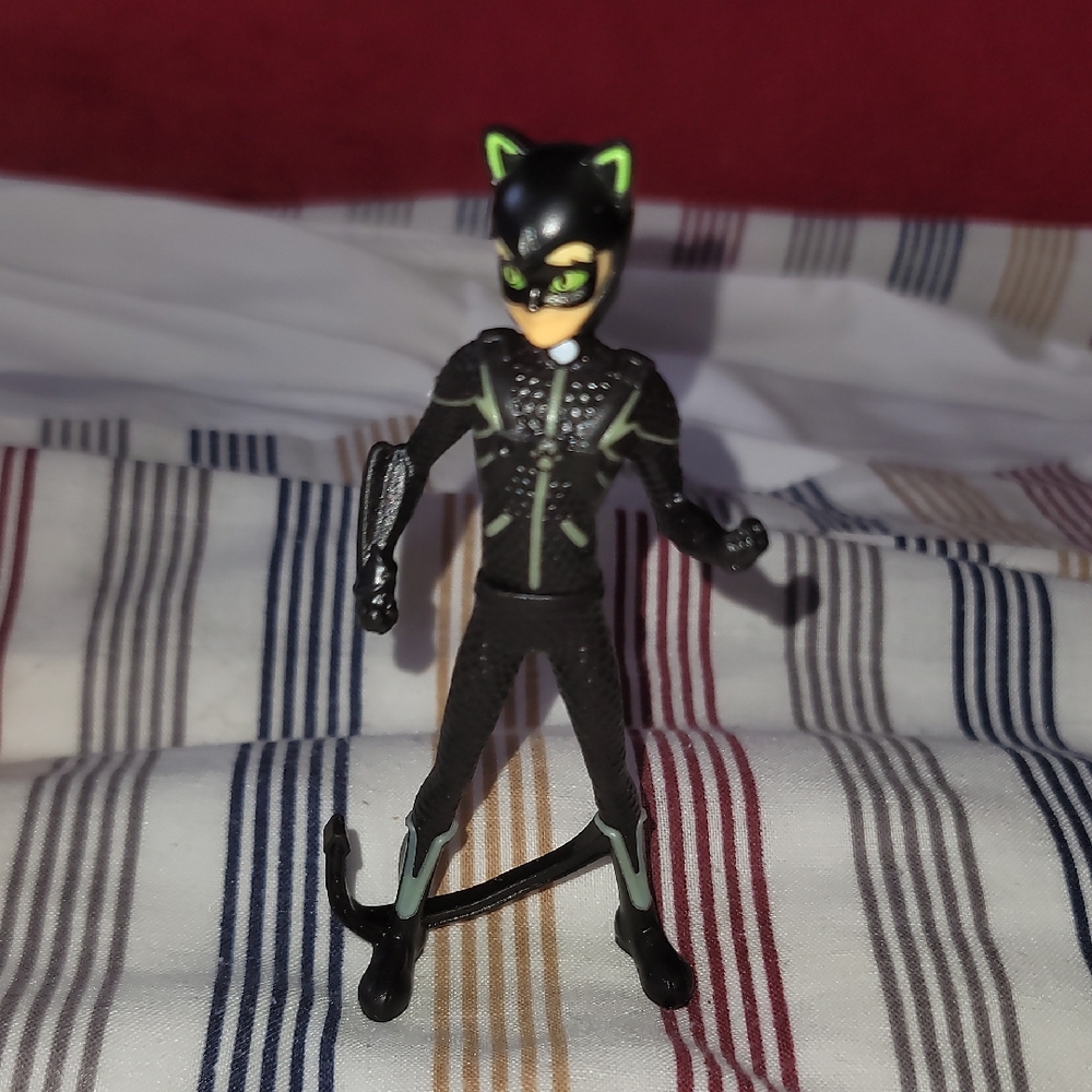 Miraculous: Tales of Ladybug & Cat Noir - Cat Noir Kinder Surprise 4”2023 Figure